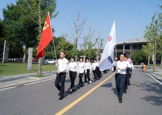 党建引领，消保为民，中银三星人寿开展“与党同心消保行”健步走活动