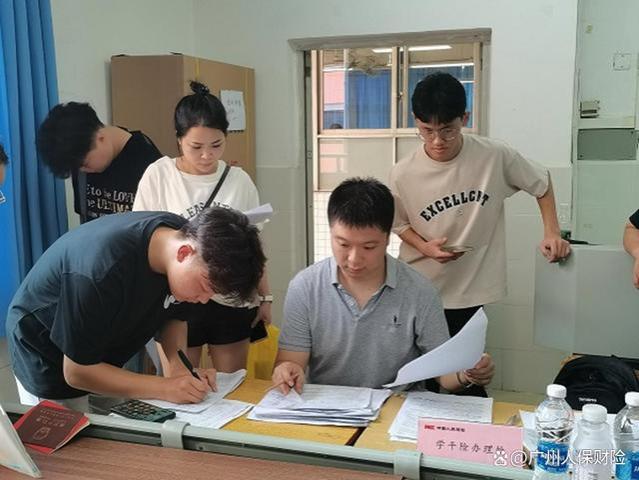 人保财险广州市越秀支公司：新学期新起点 学平险摊位进校园