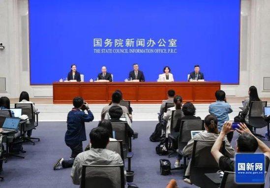 官方解读保险业新“国十条”，商业保险年金配套政策、险资运用长周期考核等新规或率先落地