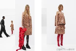 We11done 2023春夏系列，<span style='color:red'>深</span>色套装，造型感裙装