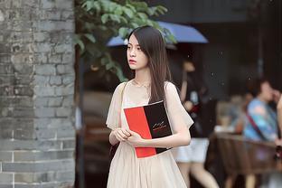 深入式了解香港女生穿裙子的<span style='color:red'>特</span><span style='color:red'>点</span>