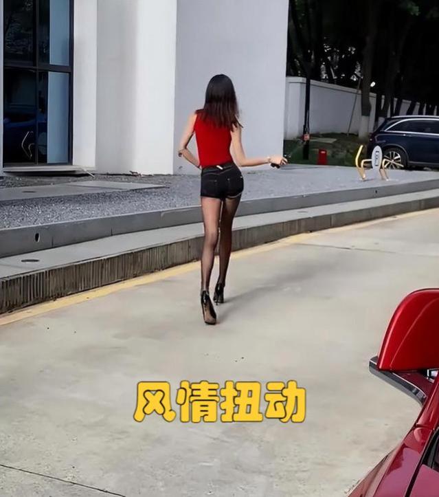 美丽与收敛：妻子黑丝袜的魅力引发丈夫内心的挣扎