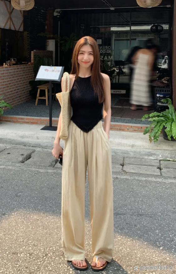上海女人太会打扮！满街的“曳地裤+平底鞋”，却个个时髦高级