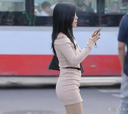 为什么大家夏天都不穿短裙了？看看杭州女生穿长裙，你就明白了