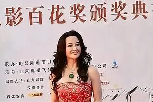 70岁刘晓庆抹胸长裙出席活动好年轻，难怪71岁还敢演少女！