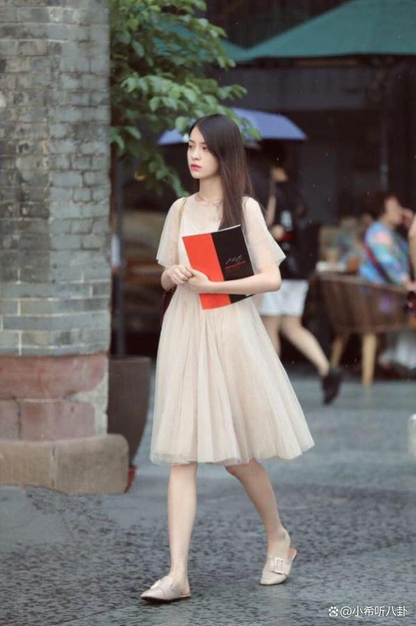 深入式了解香港女生穿裙子的特点
