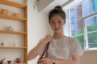 真正时髦的女<span style='color:red'>人</span>，都<span style='color:red'>爱</span>“极简风”，优雅又高级！