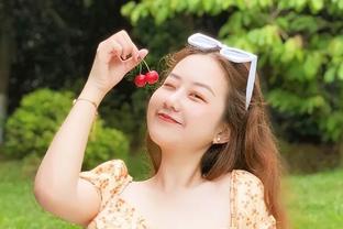 你的白T<span style='color:red'>恤</span>早该扔了！今夏这3款“<span style='color:red'>上</span><span style='color:red'>衣</span>”正火，搭裙子裤子都时髦