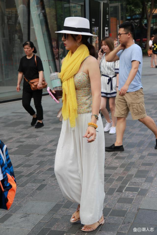 去北京才知道：什么是真正的“名媛风”，不穿短裤短裙，一身干净
