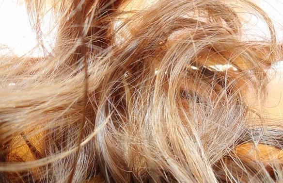 不管长发还是短发，少烫“泡面卷”，今年流行这4种，洋气又减龄