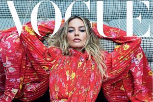 Vogue-澳大利亚-红色印花连衣裙时装秀
