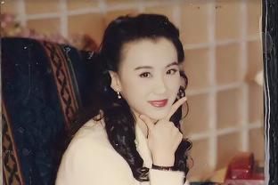 萧蔷旧照优雅淑女装扮：时光中的<span style='color:red'>复</span><span style='color:red'>古</span>时尚，永葆美丽风采