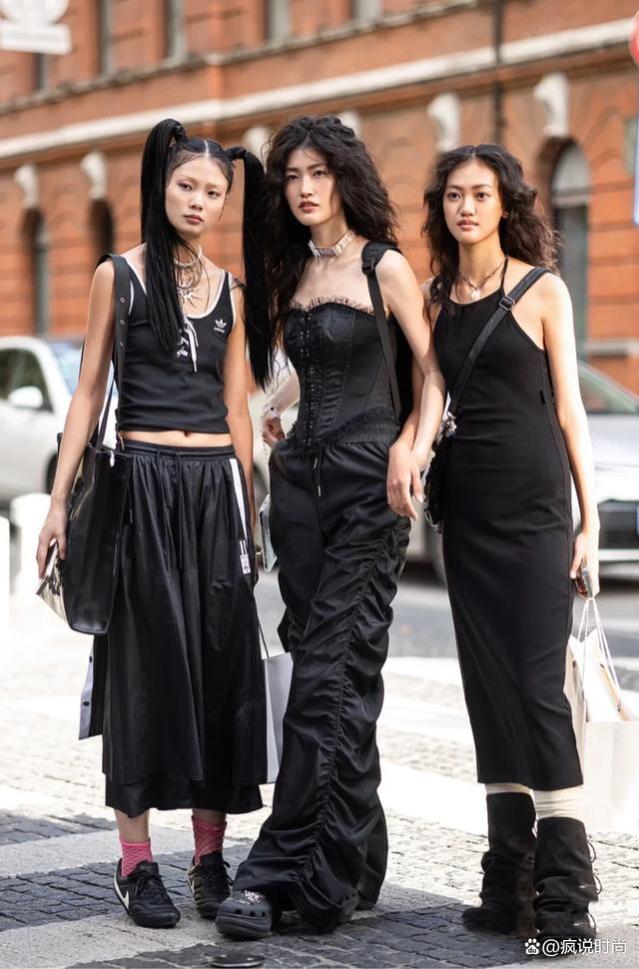 到了上海才发现，时髦女孩都穿“一身黑”，又酷又美真高级！