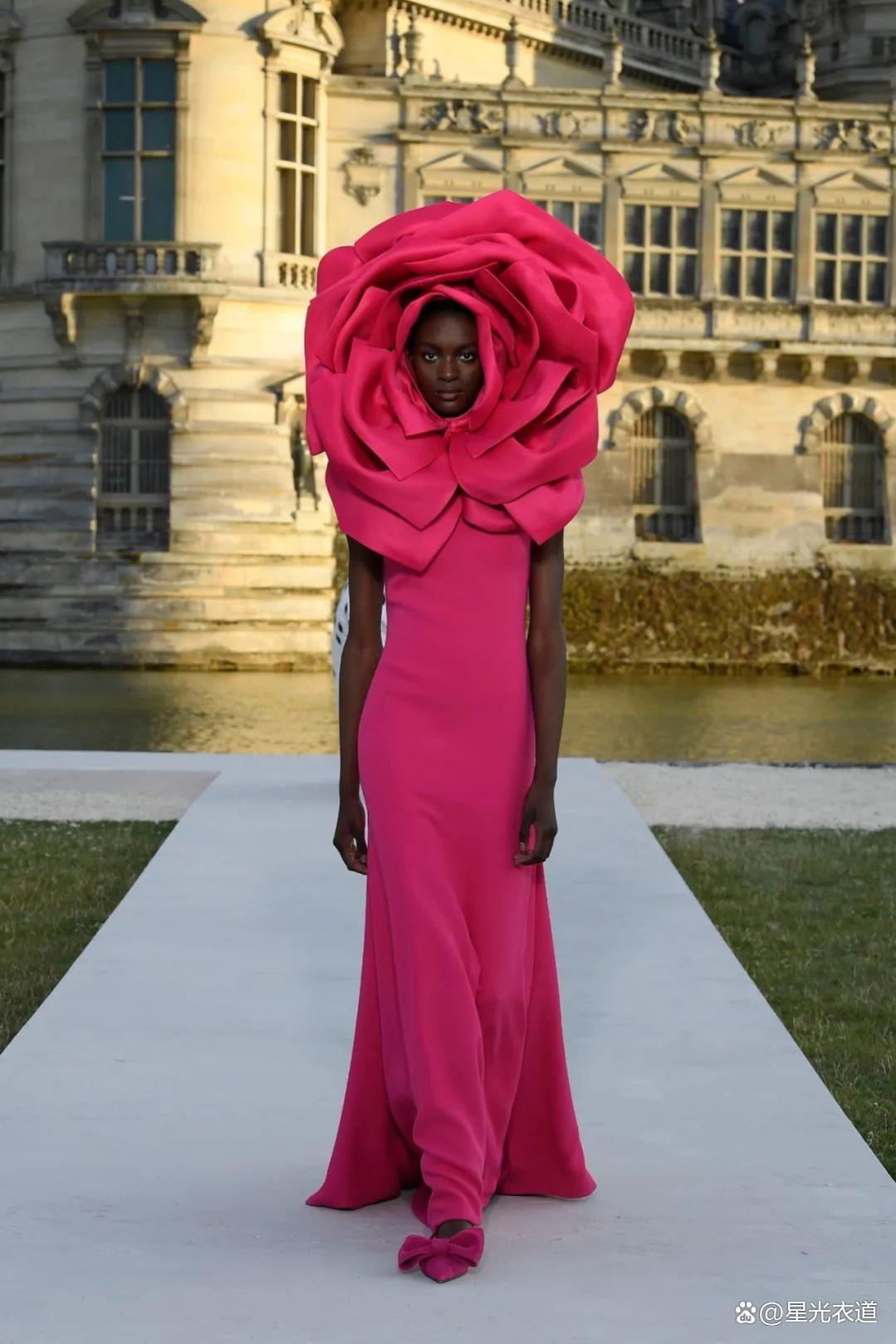 巴黎时装周主要趋势：花朵