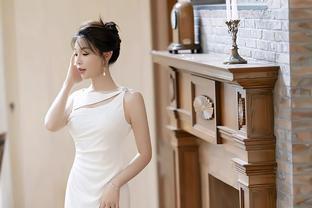 白色连衣裙以简洁、优雅、高<span style='color:red'>贵</span>、时尚，成为时尚界永恒的经典