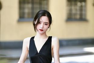 看了上海街拍才发现，穿衣露背真的“绝”了！性感优雅又高级时髦