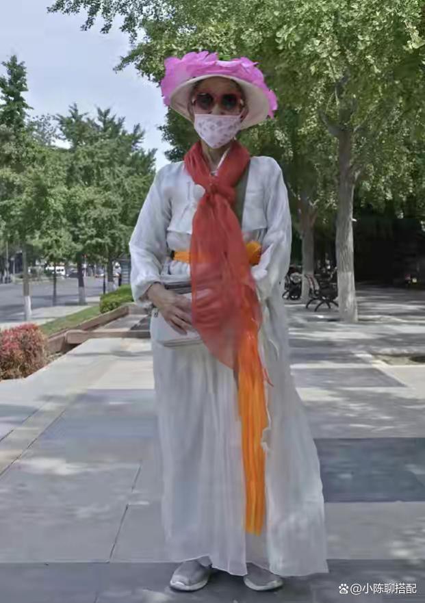 去了北京才知道，街头最靓的是“大妈”，穿衣有品，贵气天成