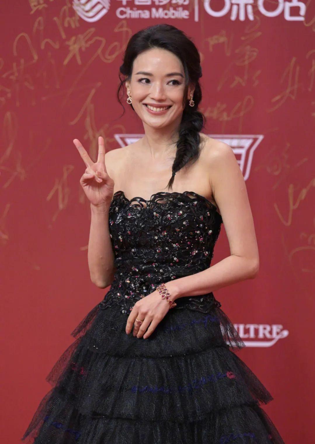 上海国际电影节红毯：倪妮的裙子真难看
