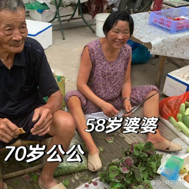 58岁土豆婆婆克服美丽羞耻症：浅色及腕长裙+利落短发，自信大方