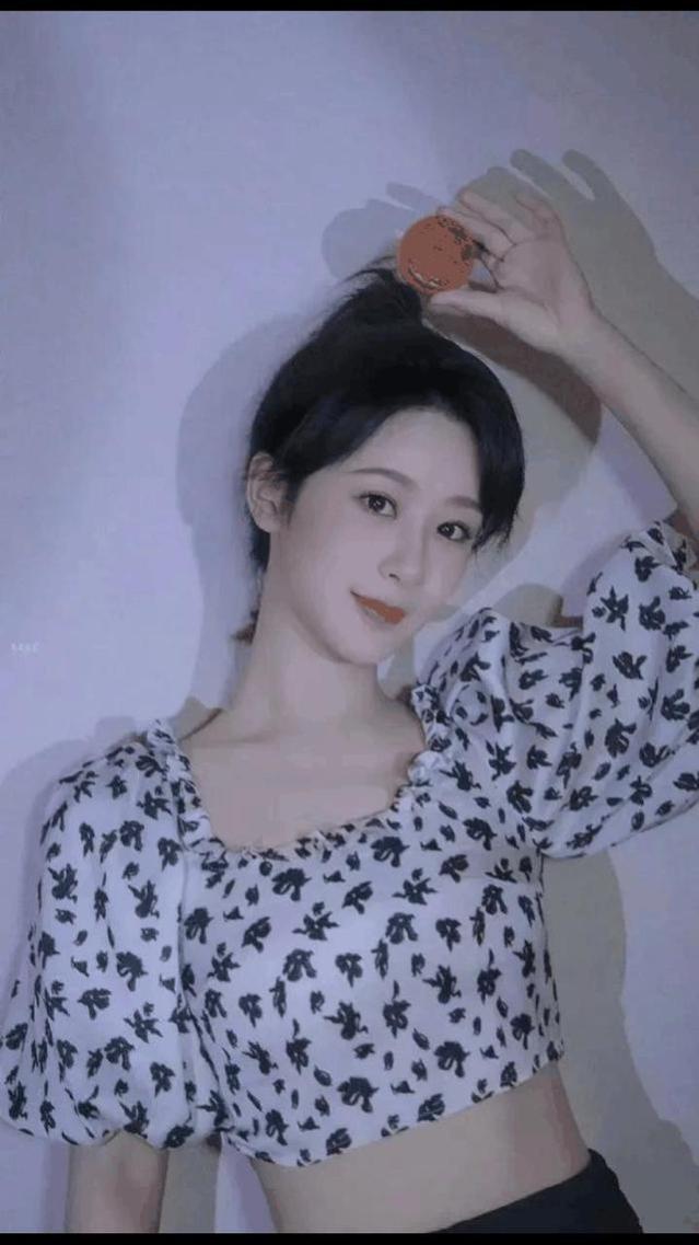 换了造型团队的杨紫，穿搭好上头！《长相思》造型更是美成仙女