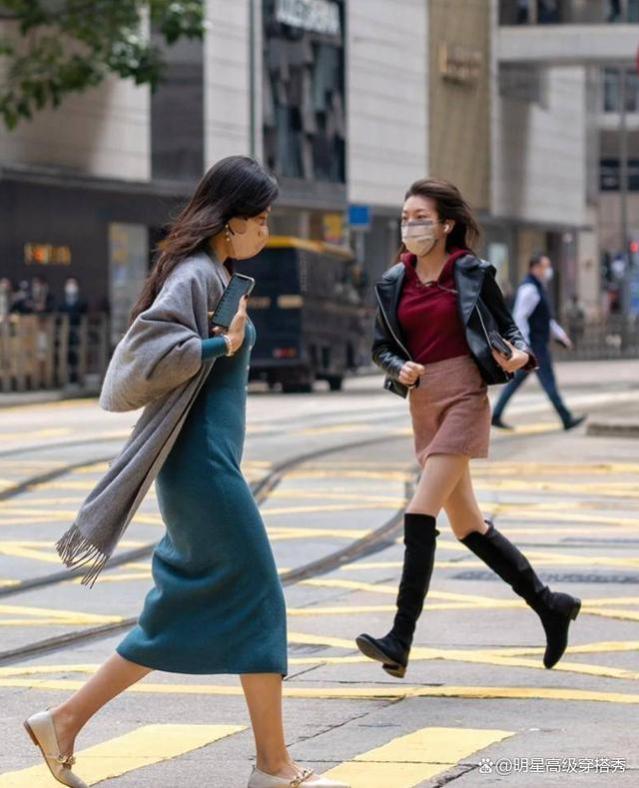 香港街拍女生太惊艳！裙子不过膝，鞋子平平底，简约风高级感十足