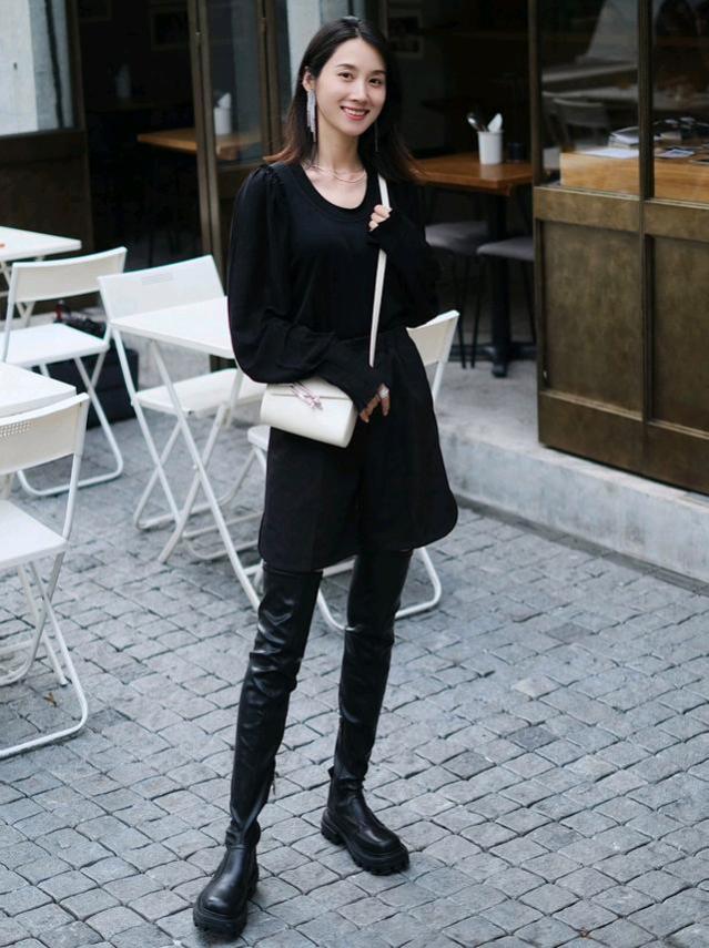 为什么40岁的女人更喜欢穿黑色长筒靴
