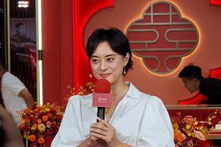 路人镜头下的孙俪，穿露脐衬衫显得她又矮又壮，裙子<span style='color:red'>上</span><span style='color:red'>面</span>还全是褶