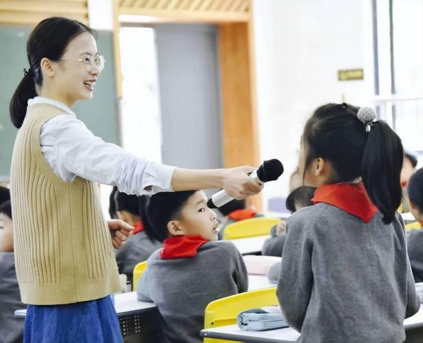 铁饭碗不吸引人了，为什么越来越多的教师选择辞职转行