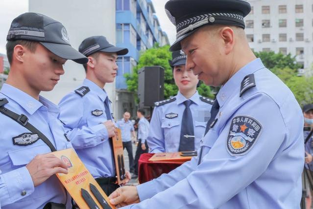 大批辅警离职，老辅警无奈表示：真的熬不动了，不是薪酬的问题