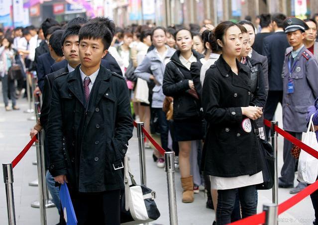 北京平均月薪18976元，位居国内第一，超3成职场人想摆摊开店