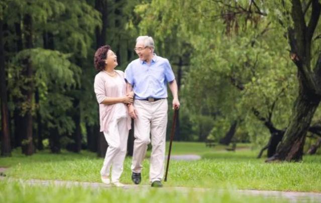 退休后不要告诉子女退休金和存款，不过度帮扶，守住幸福