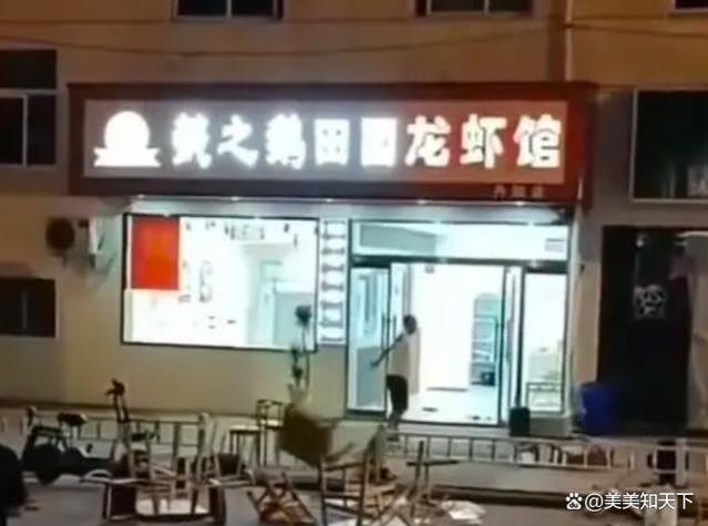 龙虾店老板深夜崩溃把店砸了，生意不好做，挣的钱都交不起房租！