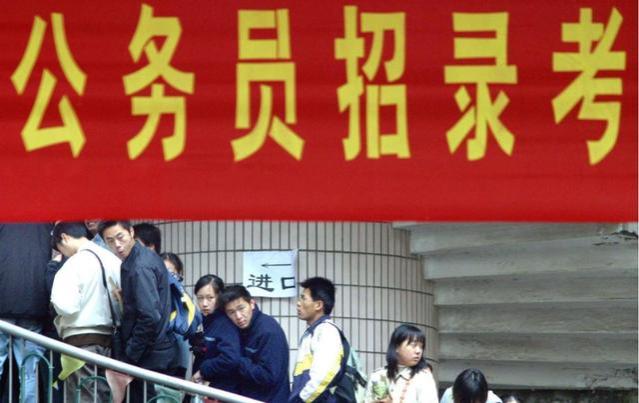 副处级公务员晒“退休金”，40年工龄能拿到这个数，高还是低了