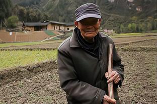 淄博市退休工人说，农民就应该有退休金