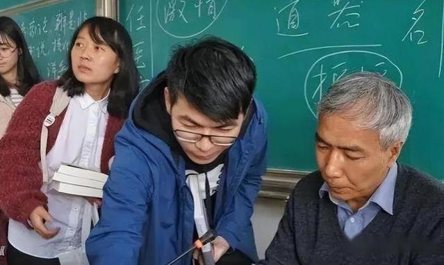 退休金将与职称脱钩，预计2025年落实？公务员和教师反应迥然不同