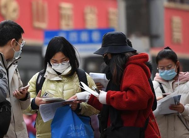 新入职公务员培训，放眼几乎全是女性，基层体制内成了“女儿国”