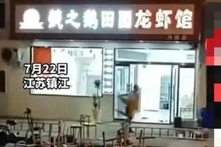 房租高昂生意难做，店老板深夜崩溃砸毁自家店面