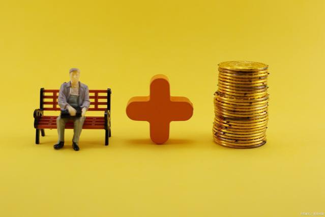 2024年，企业退休、机关人员将统一养老金，谁更获益？来看看