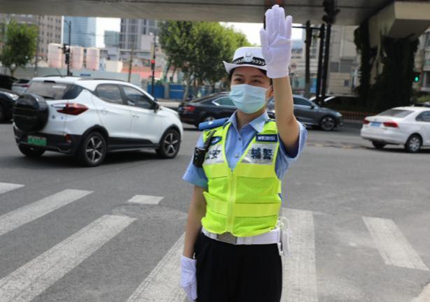 “后悔不离职了”，辅警阐述辞职后的心酸，空有大学文凭