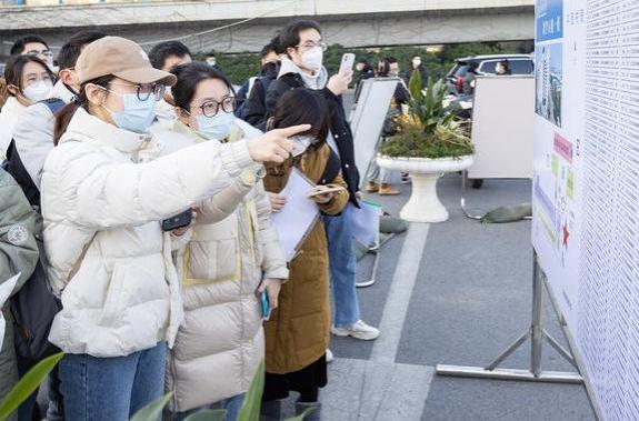 4类人适合考公务员，下半年仍有招录机会，家有子女需关注！