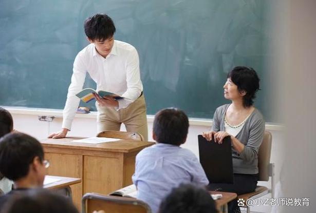 河南4名教师被辞退，网友疑惑教师不是铁饭碗？知原因后拍手称赞！