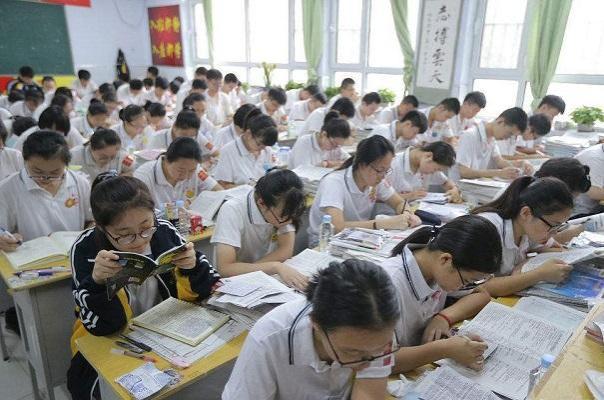 武汉这3所专科院校，录取分不高，就业率高达90%，考上就是赚到