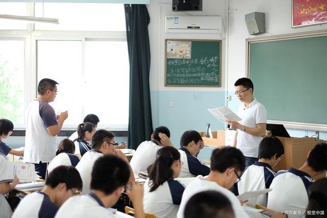 河南教育局开除4名在编教师，“铁饭碗”不再铁？开除原因很无奈