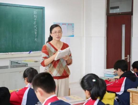 北京一教师晒出工资单，公积金一栏引关注，同样是教师差别好大