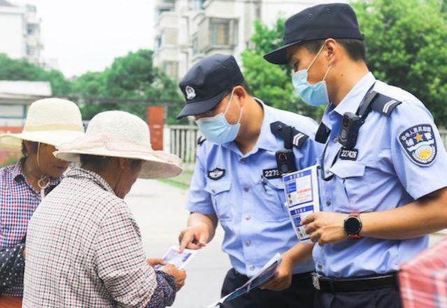 多地辅警纷纷递交离职申请，有人声称非工资问题，一下子不香了