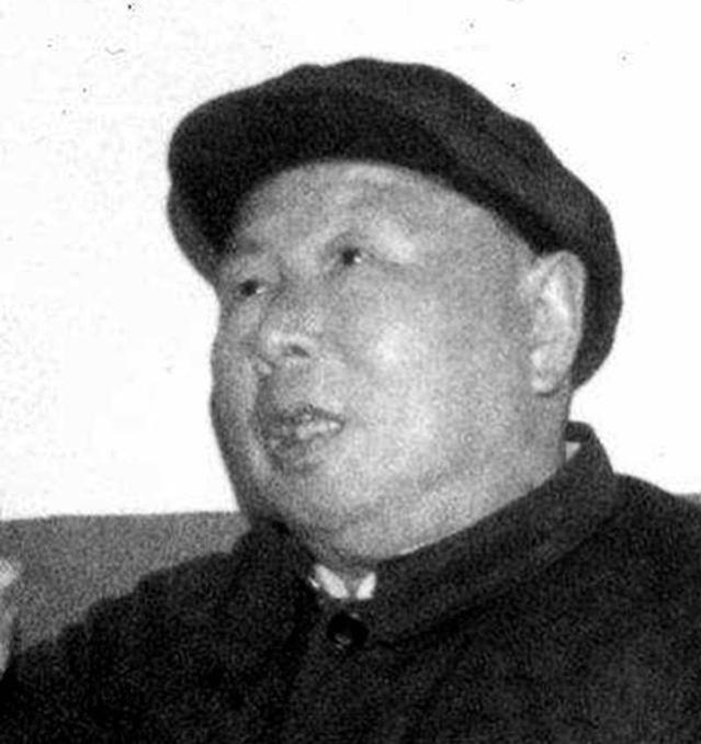 他曾担任开封市委书记，满门忠烈却伸手要官，1952年被开除党籍