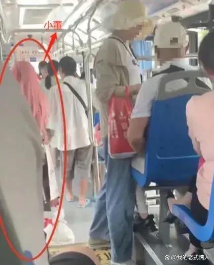 江苏公交车少女被逼“当众脱衣”，网友：永远不要低估人性的丑陋