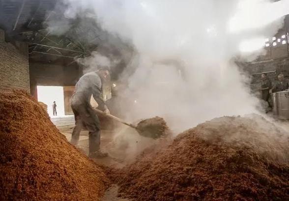 才知道，茅台的手提袋设计，其实不是用来装酒的，都是人情之义！