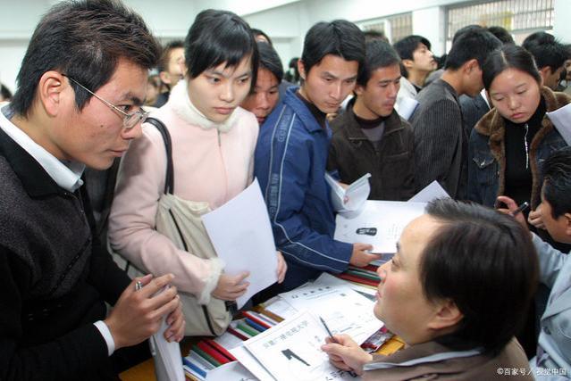 大学毕业生就业挑战：透视数据背后的真相