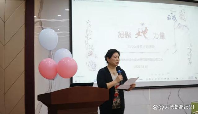 郑大设计院以降薪要挟员工加班，嚣张女领导曝光，金链子格外抢眼